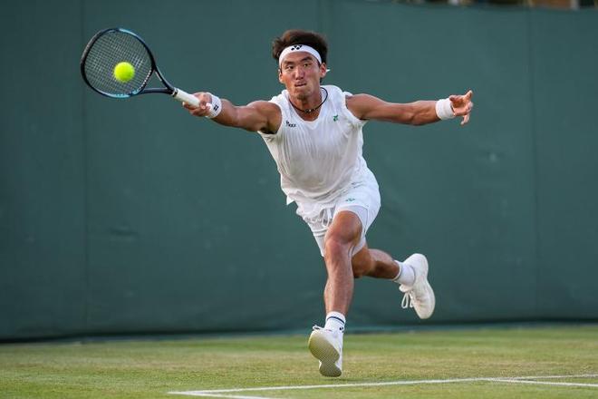 瓦塞尔在接 瓦塞尔在接