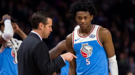 瓦塞尔在接 瓦塞尔在接