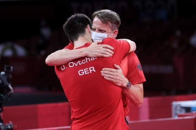 站在绿茵之 站在绿茵之