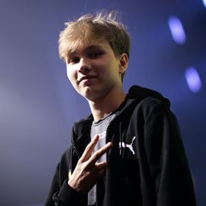 em